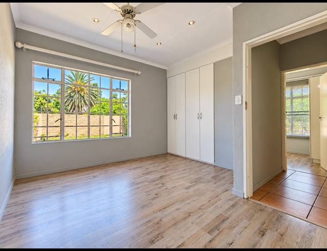 2 BEDROOM RETIREMENT UNIT FOR SALE IN THREE RIVERS EAST